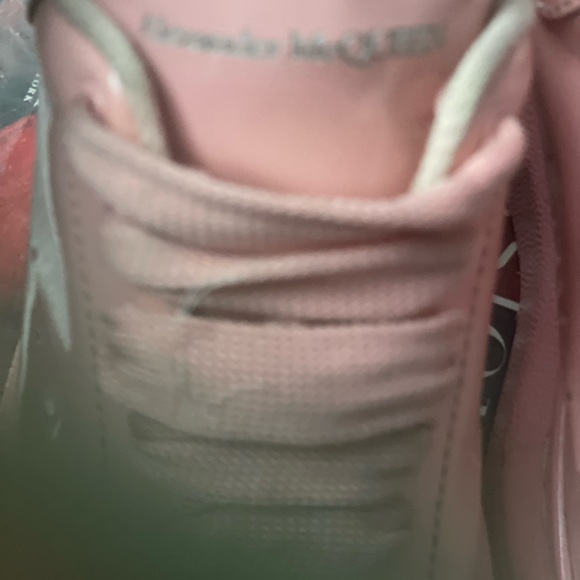 Little girl pink patent leather McQueen’s sneakers. Euro size 31 - Picture 4 of 7